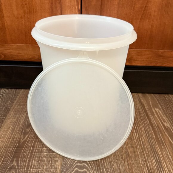 Tupperware Tall Canister - Picture 6 of 16